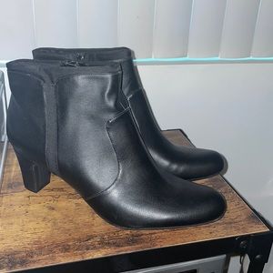 Women’s boots black size 12M bran new